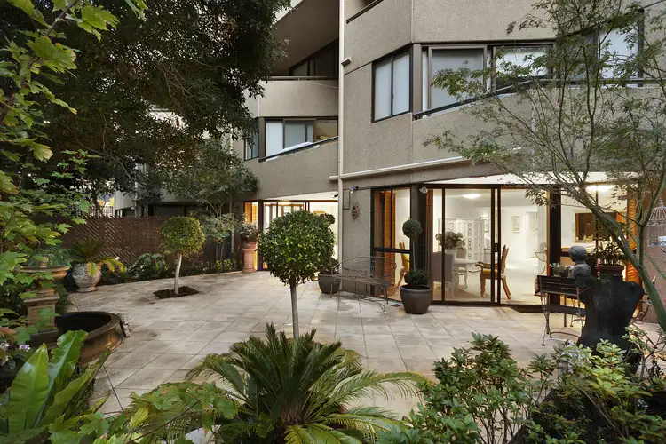 4/27 Queens Road, Melbourne VIC 3004