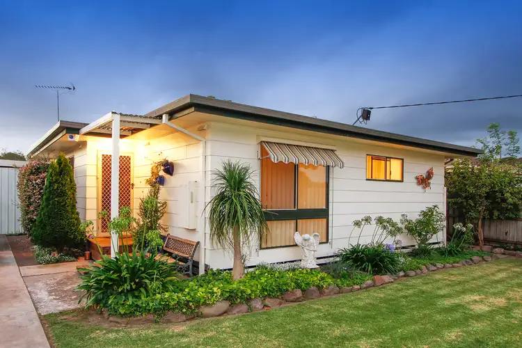 24 Valentine Crescent, Sale VIC 3850