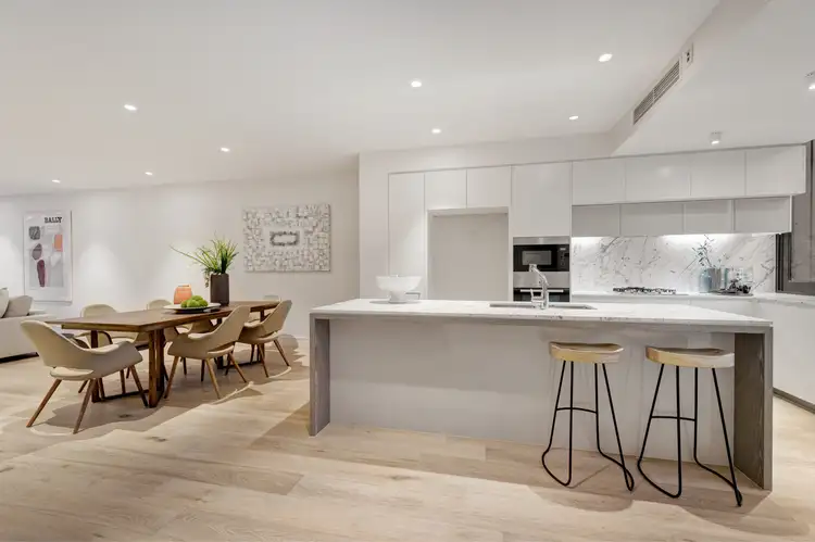 Fifth view of Homely house listing, 6 Pin Oak Court (off Gascoyne Street), Canterbury VIC 3126