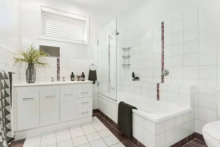 Sixth view of Homely house listing, 32 Sherlowe Crescent, Viewbank VIC 3084