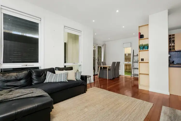 2/12 Vautier Street, Elwood VIC 3184