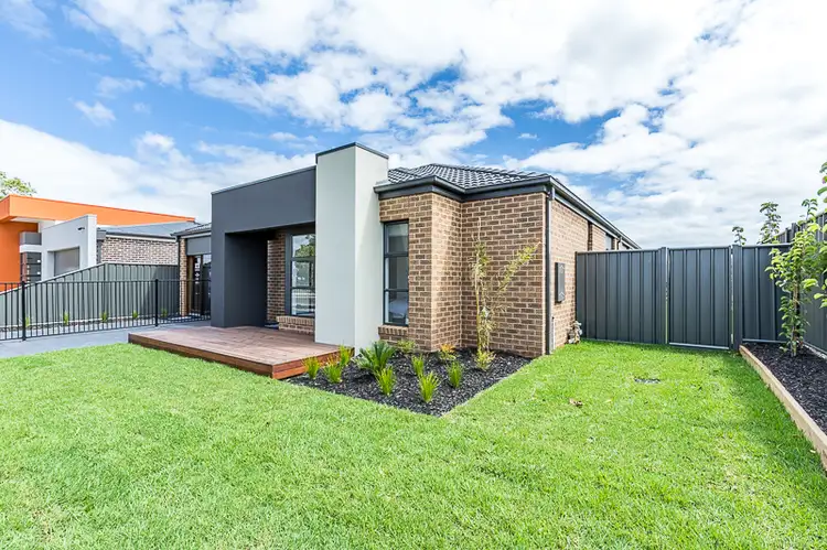 11 Swan Lake Drive, Sale VIC 3850