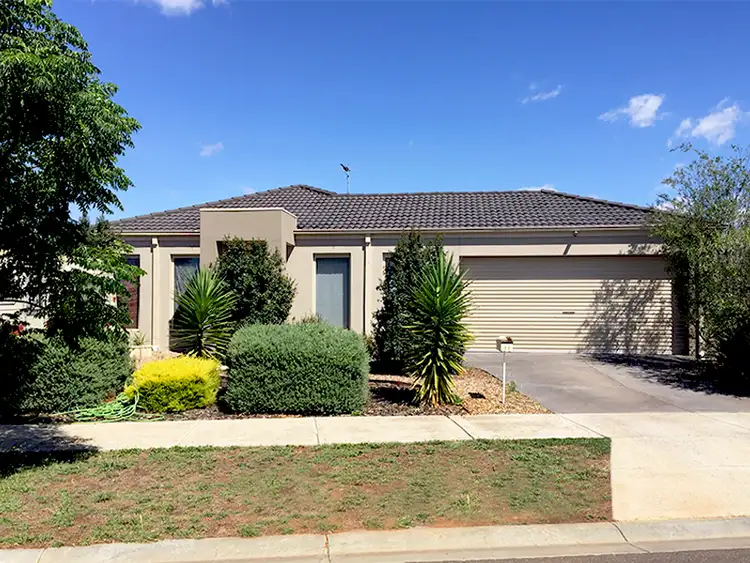 32 Equine Circuit, Melton South VIC 3338