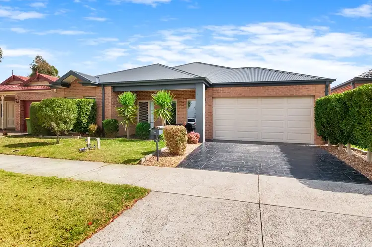 4 Lagoon Row, Officer VIC 3809