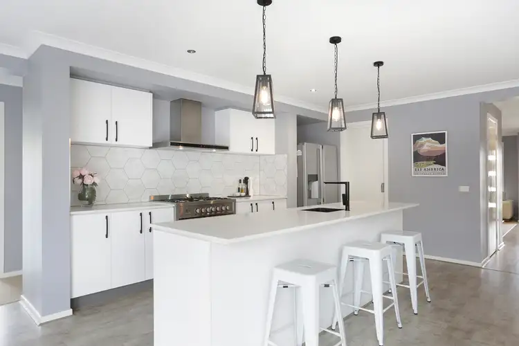 Second view of Homely house listing, 8 Ranfurlie  Boulevard, Cranbourne West VIC 3977