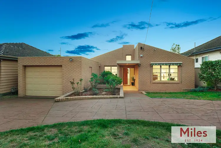 33 Coorie Crescent, Rosanna VIC 3084