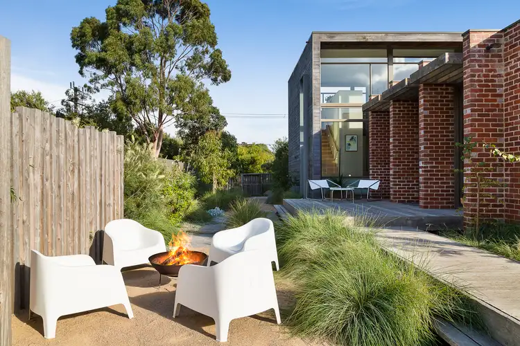 8 Swan Parade, St Leonards VIC 3223