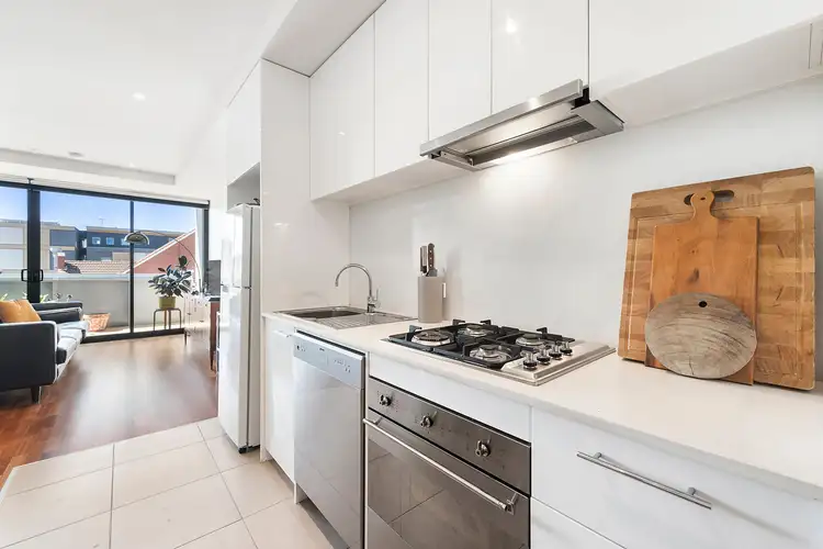 203/63 Lygon Street