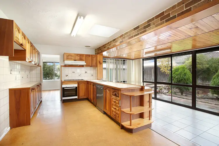 1 Paringa  Court, Frankston VIC 3199