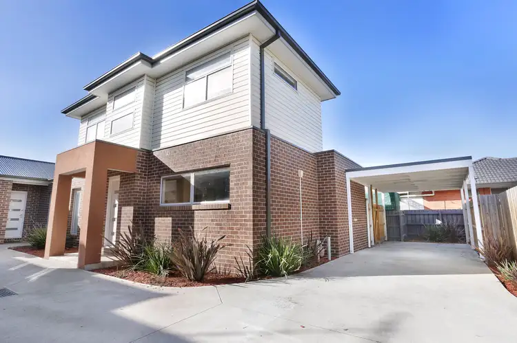 2/64 Station  Avenue, St Albans VIC 3021