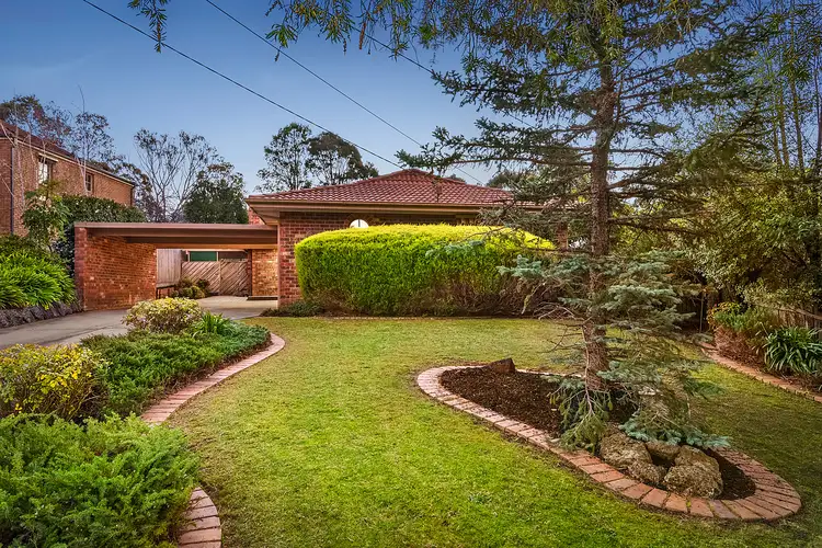 13 Cambridge Close, Croydon Hills VIC 3136