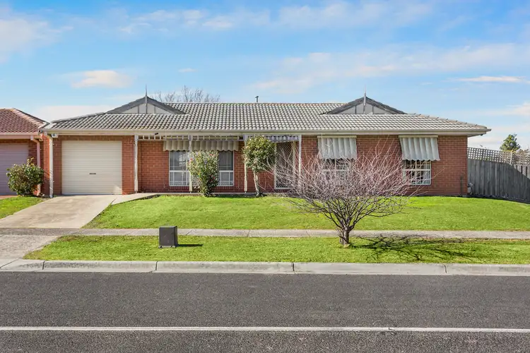 22 Thomas Street, Pakenham VIC 3810