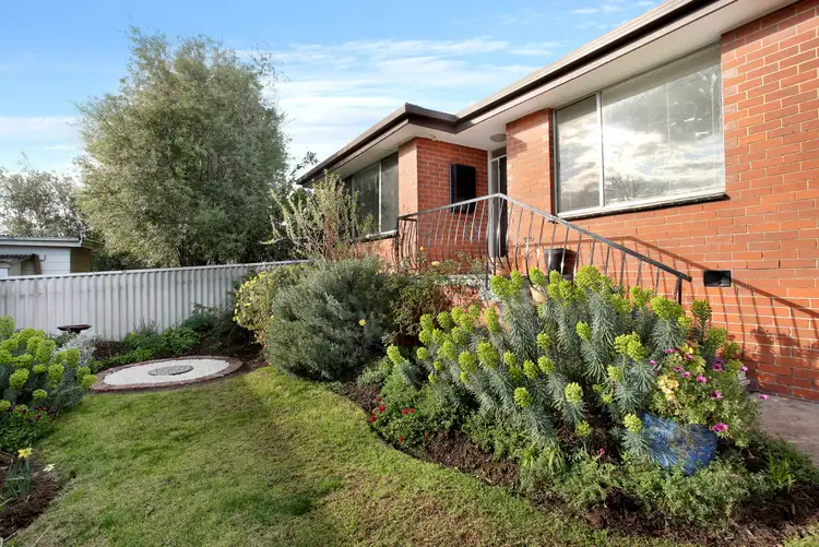 2/8 Stapley  Crescent, Chadstone VIC 3148