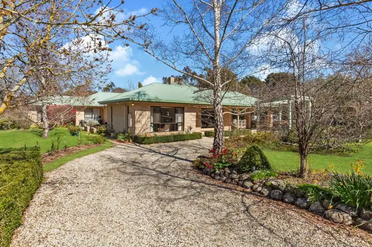 4 Old Farm Way, Romsey VIC 3434