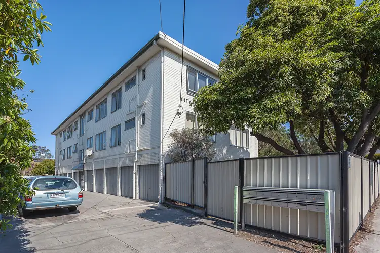 2/51 Napier Street, Footscray VIC 3011