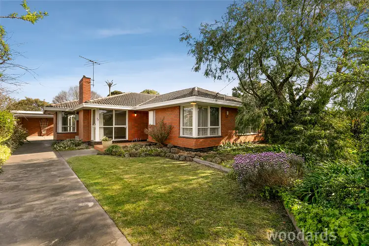 39 Pasadena Crescent, Bentleigh East VIC 3165
