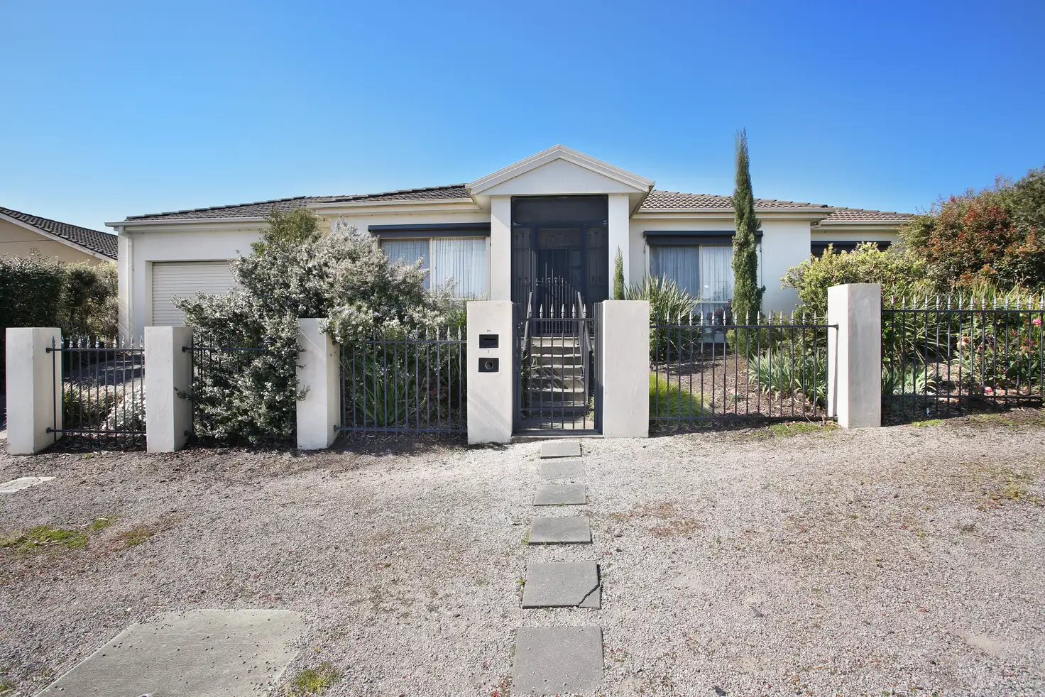 Main view of Homely unit listing, 1/19 Lucerne Avenue, Mornington VIC 3931