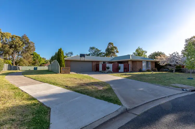 Second view of Homely house listing, 2 Leahe Close, Sale VIC 3850