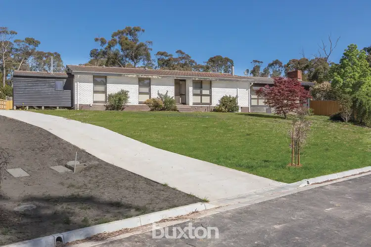 8 Janson Road, Brown Hill VIC 3350