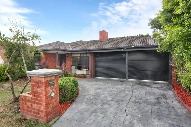 9 Rossiter Avenue, Roxburgh Park VIC 3064