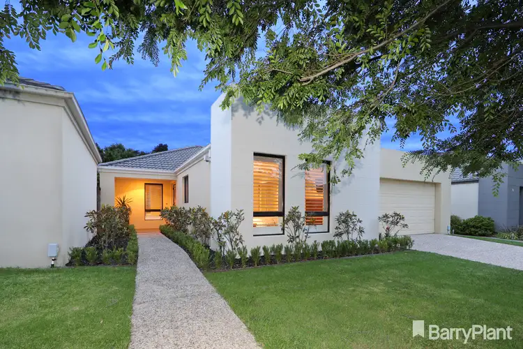 16 Sovereign Manors Crescent, Rowville VIC 3178