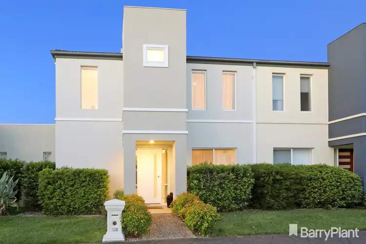 128 Sovereign Manors Crescent, Rowville VIC 3178