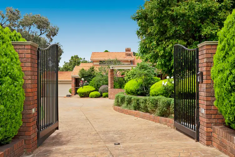 2 Campbell Street, Glen Waverley VIC 3150