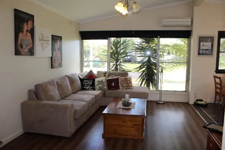 Second view of Homely house listing, 7 Hyland Court, Sale VIC 3850