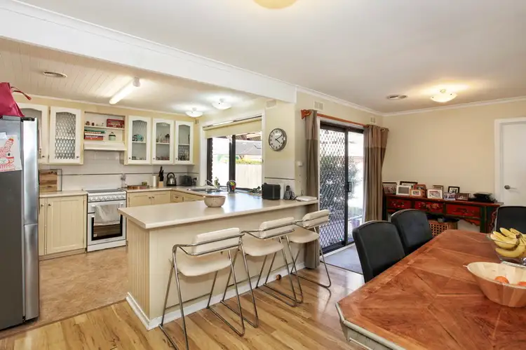 7 Castles  Crescent