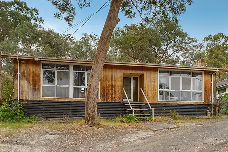 9 Meadow  Crescent, Montmorency VIC 3094