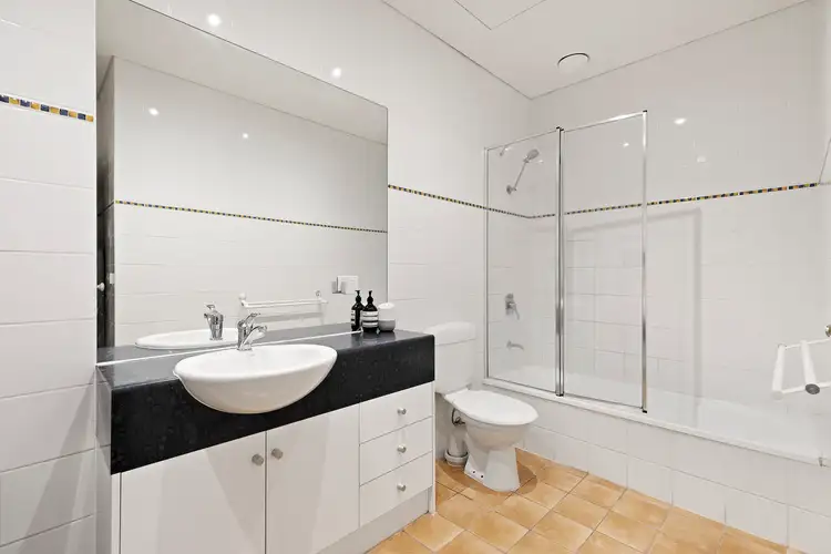 Sixth view of Homely apartment listing, 1/30-32 Broadway, Elwood VIC 3184