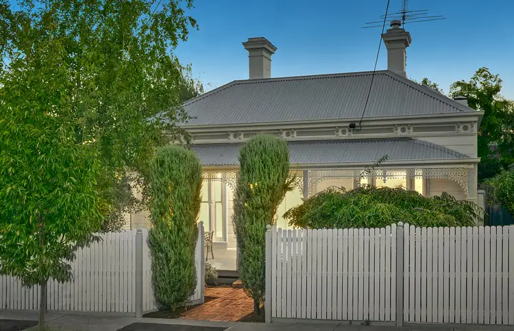 16 Salisbury Grove, Hawthorn VIC 3122
