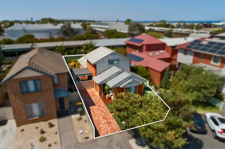Second view of Homely house listing, 2 Farrell Court, Williamstown VIC 3016