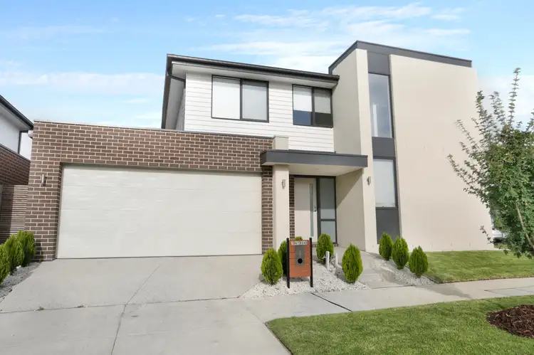 1 Hut Road, Clyde North VIC 3978