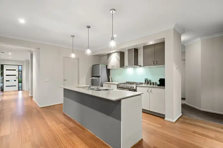 2 Montsalvat Street, Doreen VIC 3754