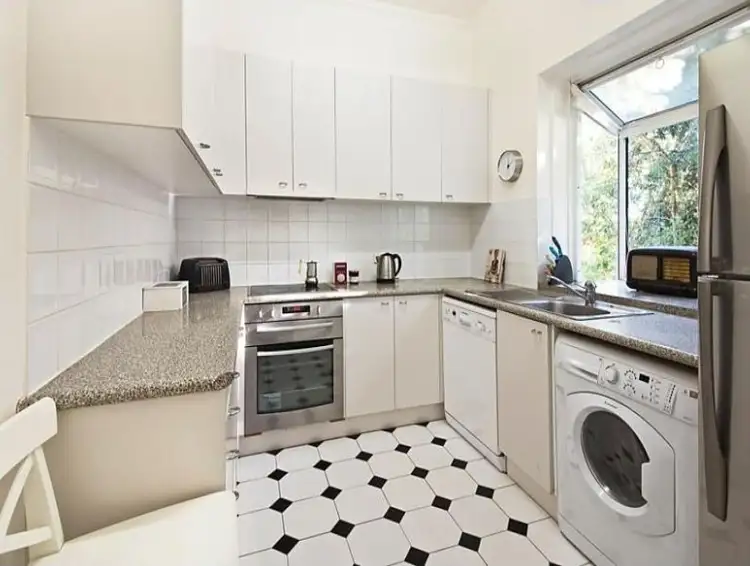 Fifth view of Homely apartment listing, 4/16 Black Street, Brighton VIC 3186