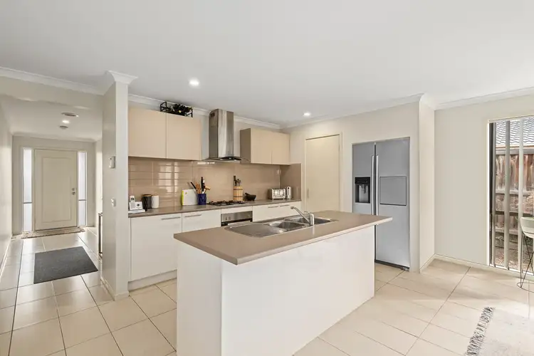 17 Peak Crescent, Doreen VIC 3754