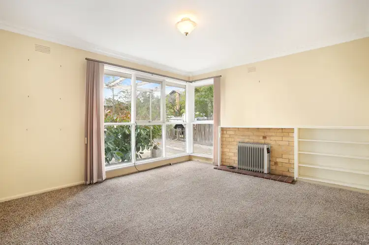 Second view of Homely house listing, 2 Rebecca Court, Bentleigh East VIC 3165