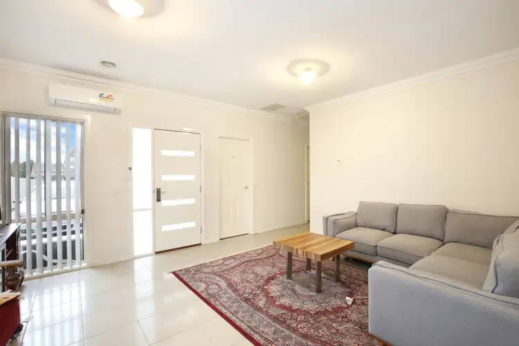 3/2 Mclean Crescent, Dandenong North VIC 3175