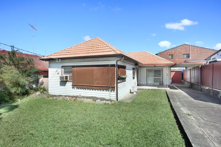 31 Flora Street, Roselands NSW 2196
