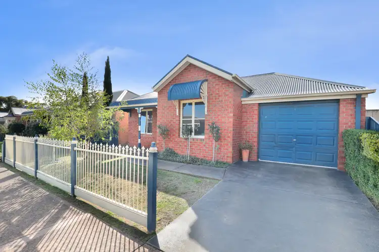16 Mallee Circuit, Pakenham VIC 3810