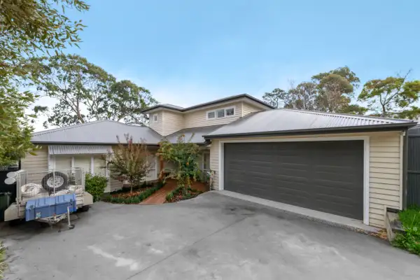 2/10 Graeme Avenue, Montmorency VIC 3094