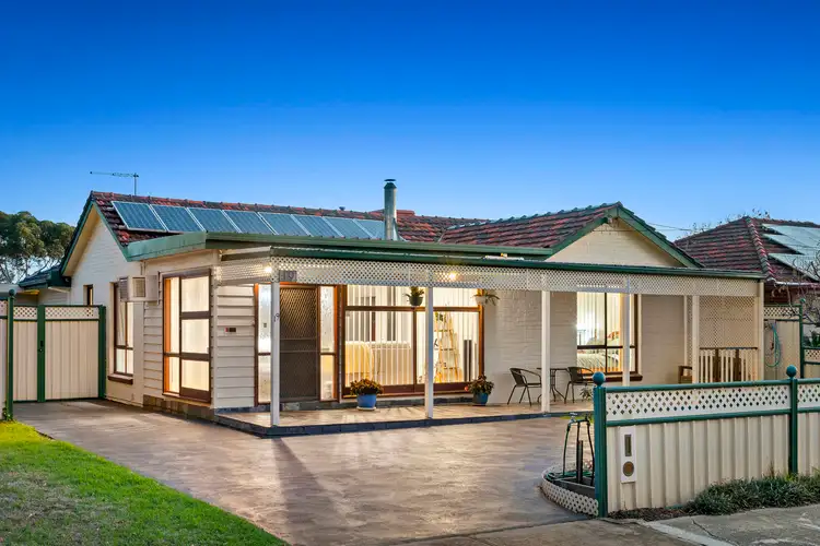 19 Kinnaird Street, Jacana VIC 3047