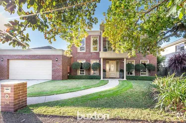 24 St Glens Way, Lake Gardens VIC 3355