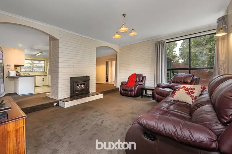 8 Lewis Avenue, Mount Helen VIC 3350