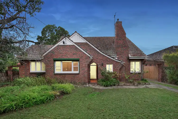 11 Waiora Road, Heidelberg Heights VIC 3081