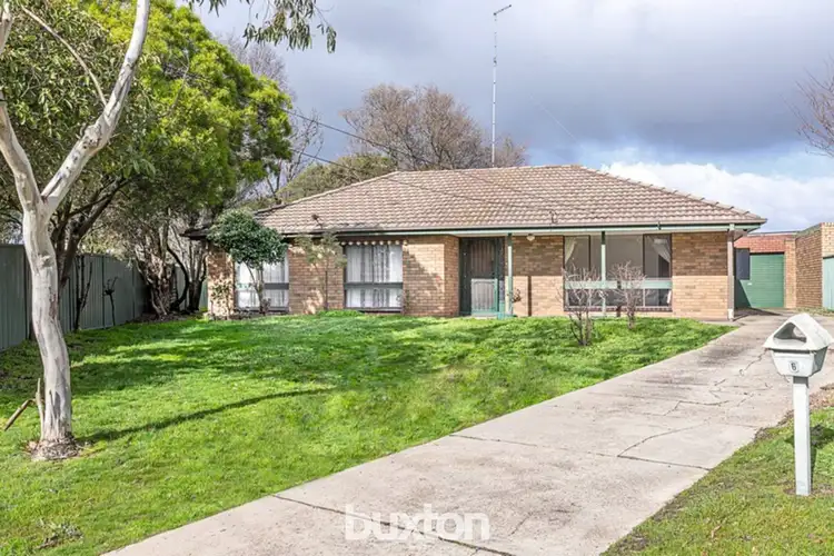 6 Forest Court, Wendouree VIC 3355
