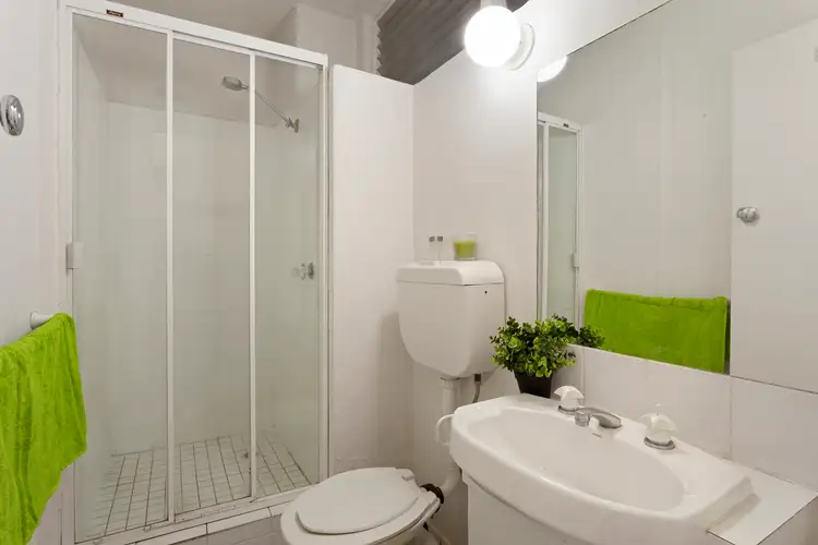 Fourth view of Homely studio listing, 6/33 Grey Street, St Kilda VIC 3182