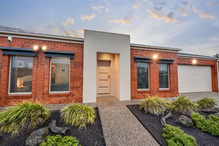 2 Senior  Court, Highton VIC 3216