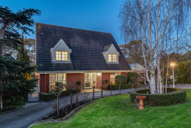 2 Maidie Street, Highton VIC 3216